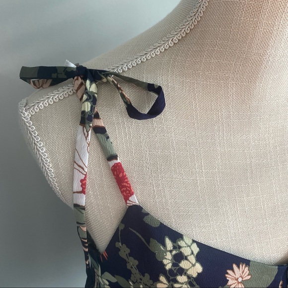 🎉 HP 🎉 NWT BR Navy Floral Print Tie Shoulder Tiered Top, Size Small - Picture 6 of 16